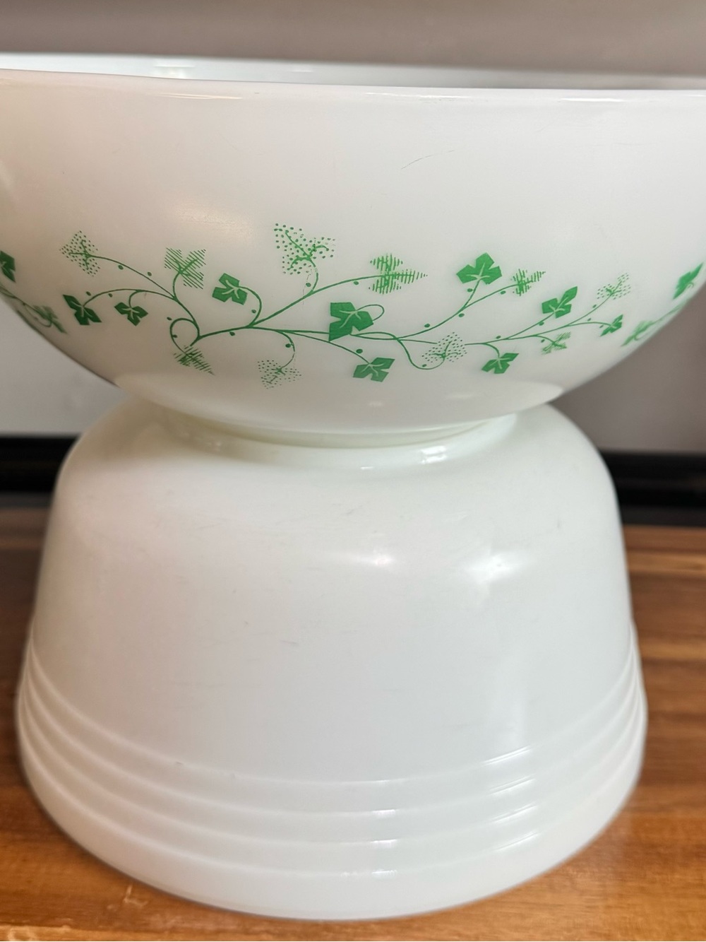 PYREX 444 White Milk Glass Mixing Bowl Green Ivy & Pyrex Milk Glass Mixing Bowl
